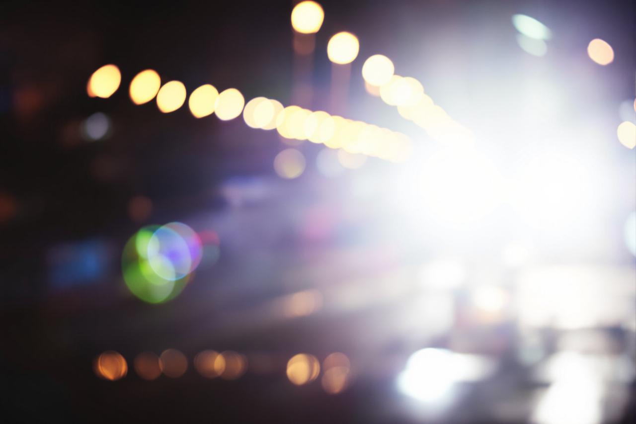 【独家】某顶流明星深夜被拍与神秘女子同乘豪车,粉丝炸锅!